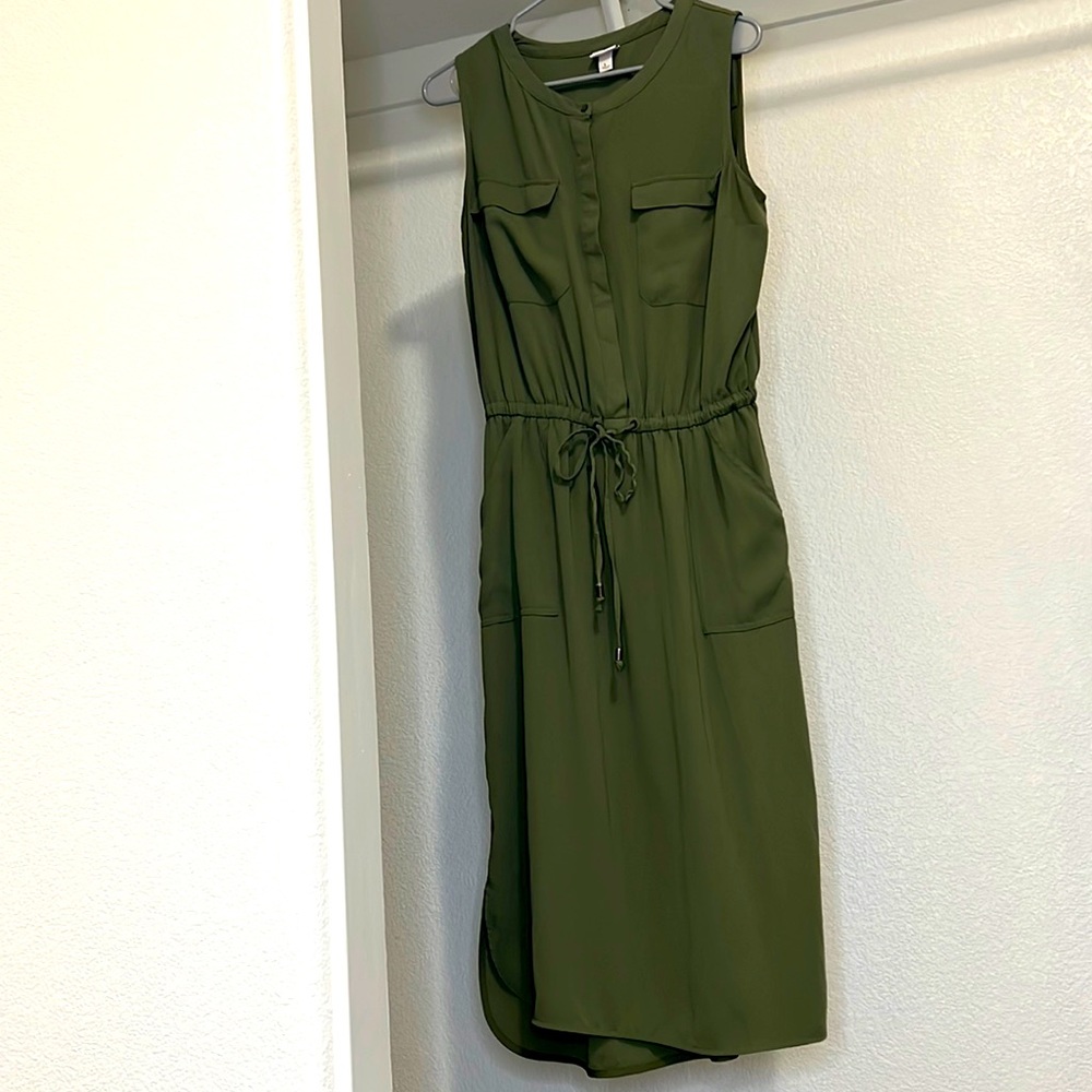 Long green dress with pockets